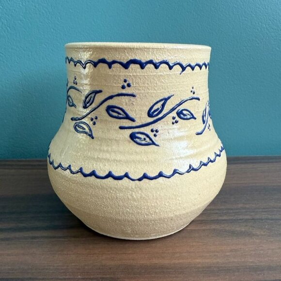 Vintage Studio Pottery Vase Off White Blue Flower Signed Tori Henry Chubby - Picture 1 of 11